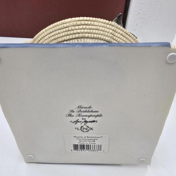 Lenox Miracle in Bethlehem The Townspeople Set of 3 With Box‎ - Picture 12 of 15